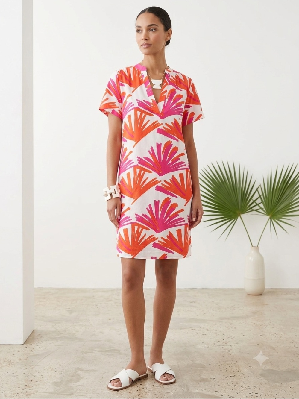 Mary Square Krista Dress M Jungle Jive Pink Orange Floral V-Neck Shift Resortwea